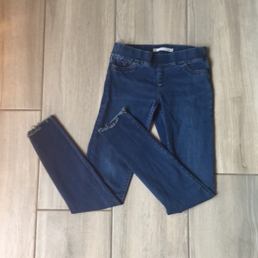 I’m selling blue joggings. Pretty stretchy.